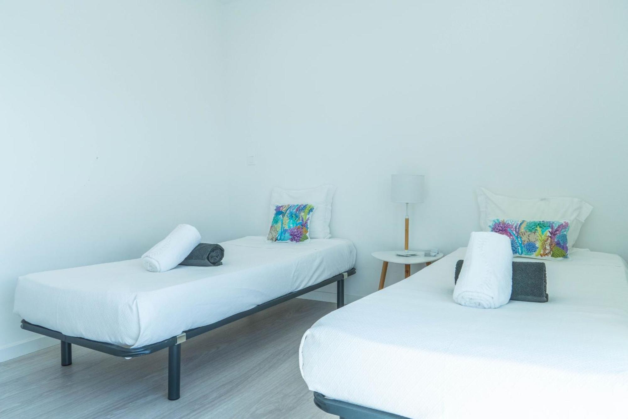 Beach Front Villa 蓬塔德尔加达 外观 照片